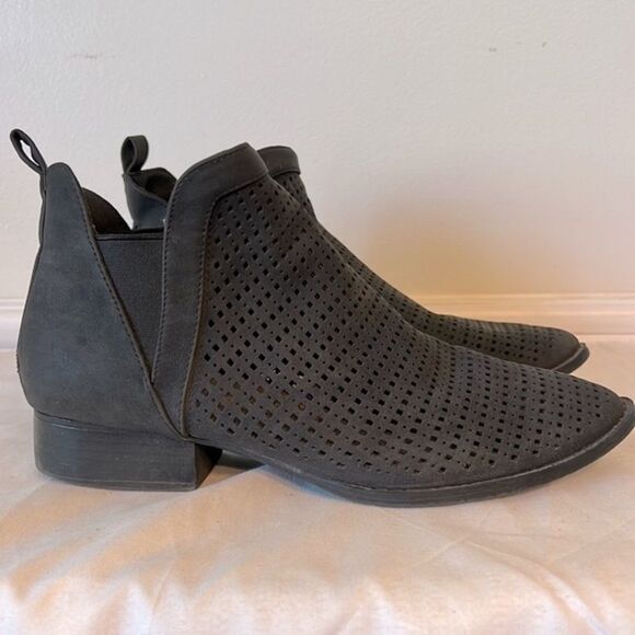 Restricted women’s Grey heel ankle boots size 8.5 - Picture 12 of 15